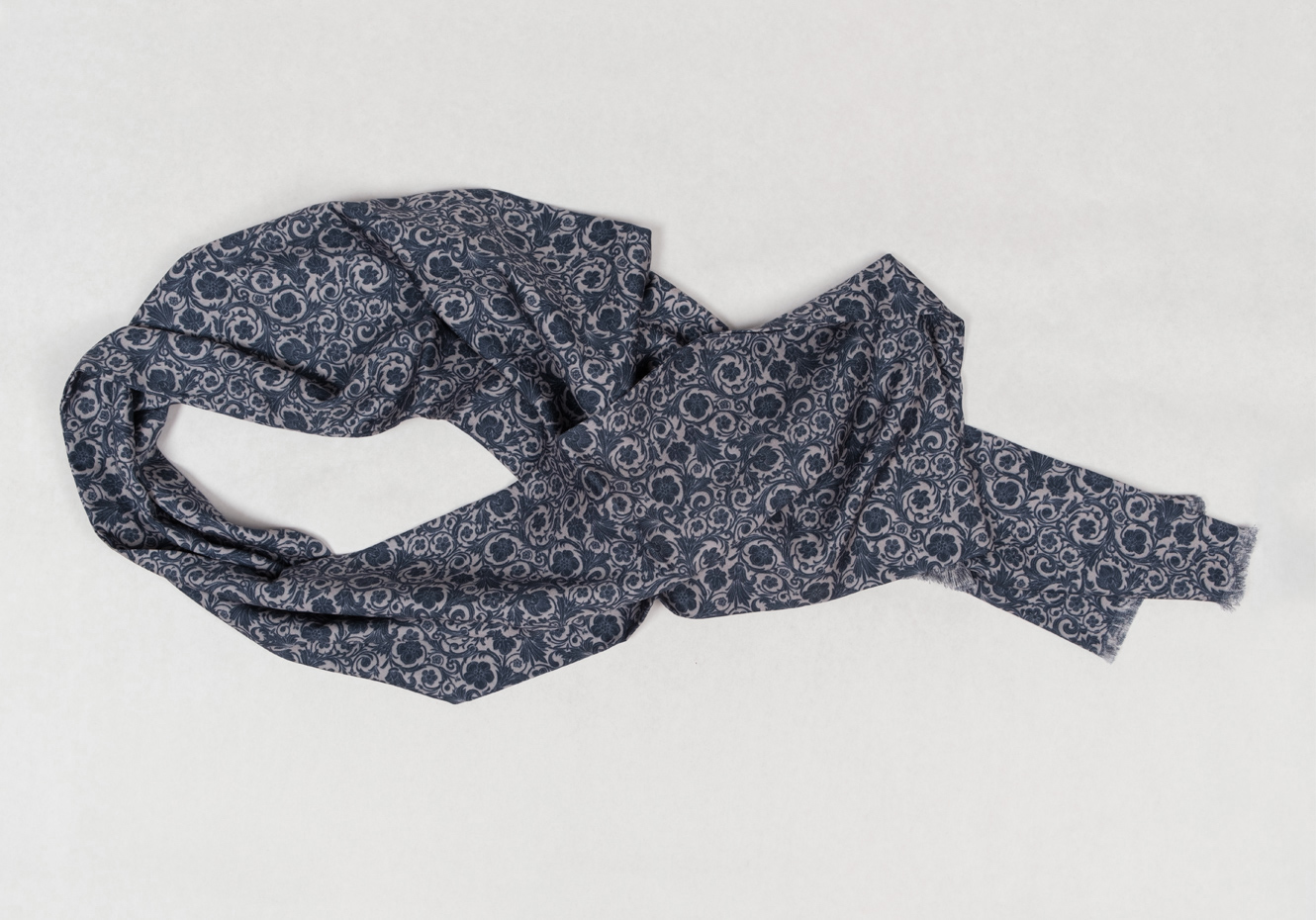 Victorian silk scarf (navy blue and grey) - Dorian Boutique